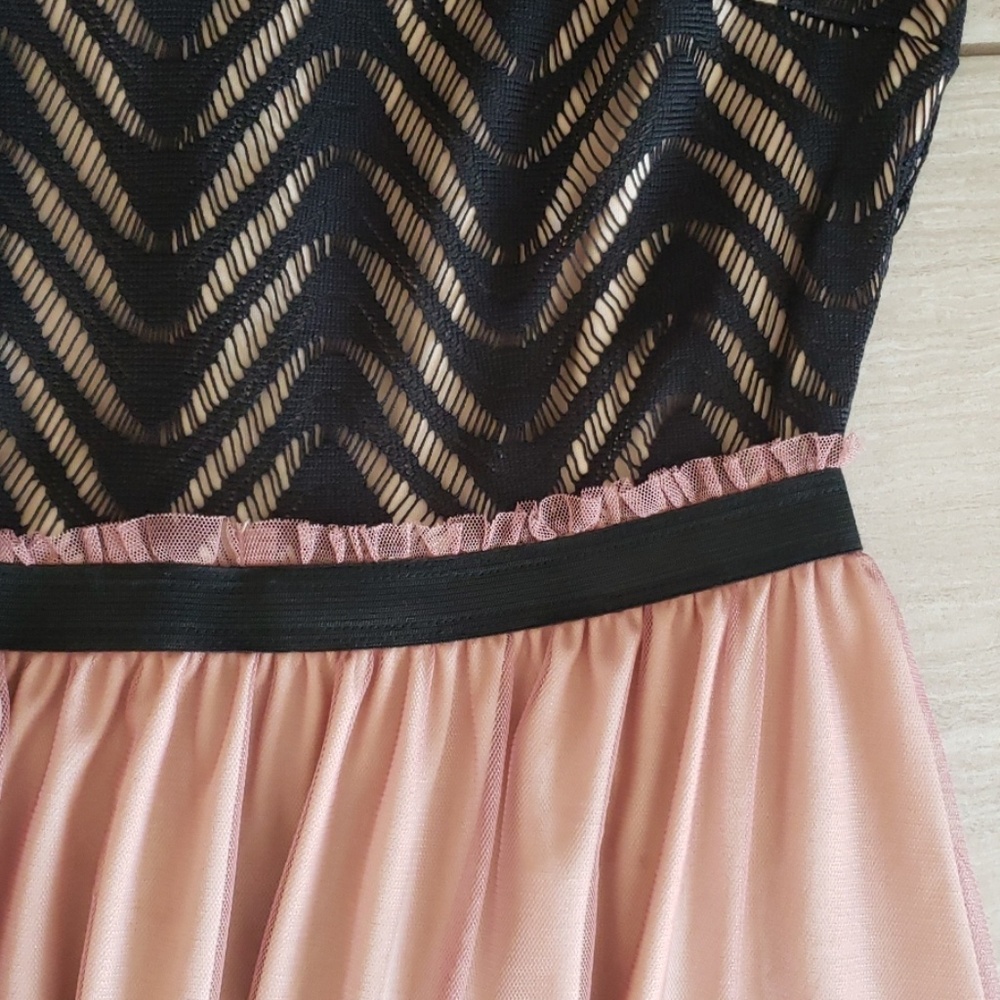 Dress - Picture 3 of 6